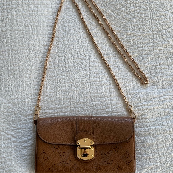 Louis Vuitton Mahina Iris Amelia Wallet - Picture 10 of 16